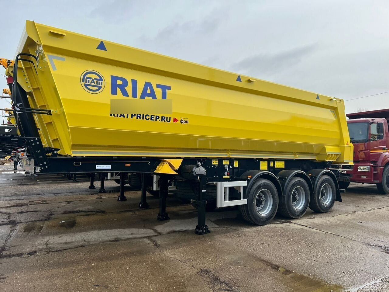 Полуприцеп самосвальный 3-осный Риат 