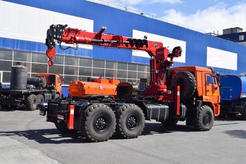Тягач КАМАЗ 43118 с КМУ Horyong HRS 216