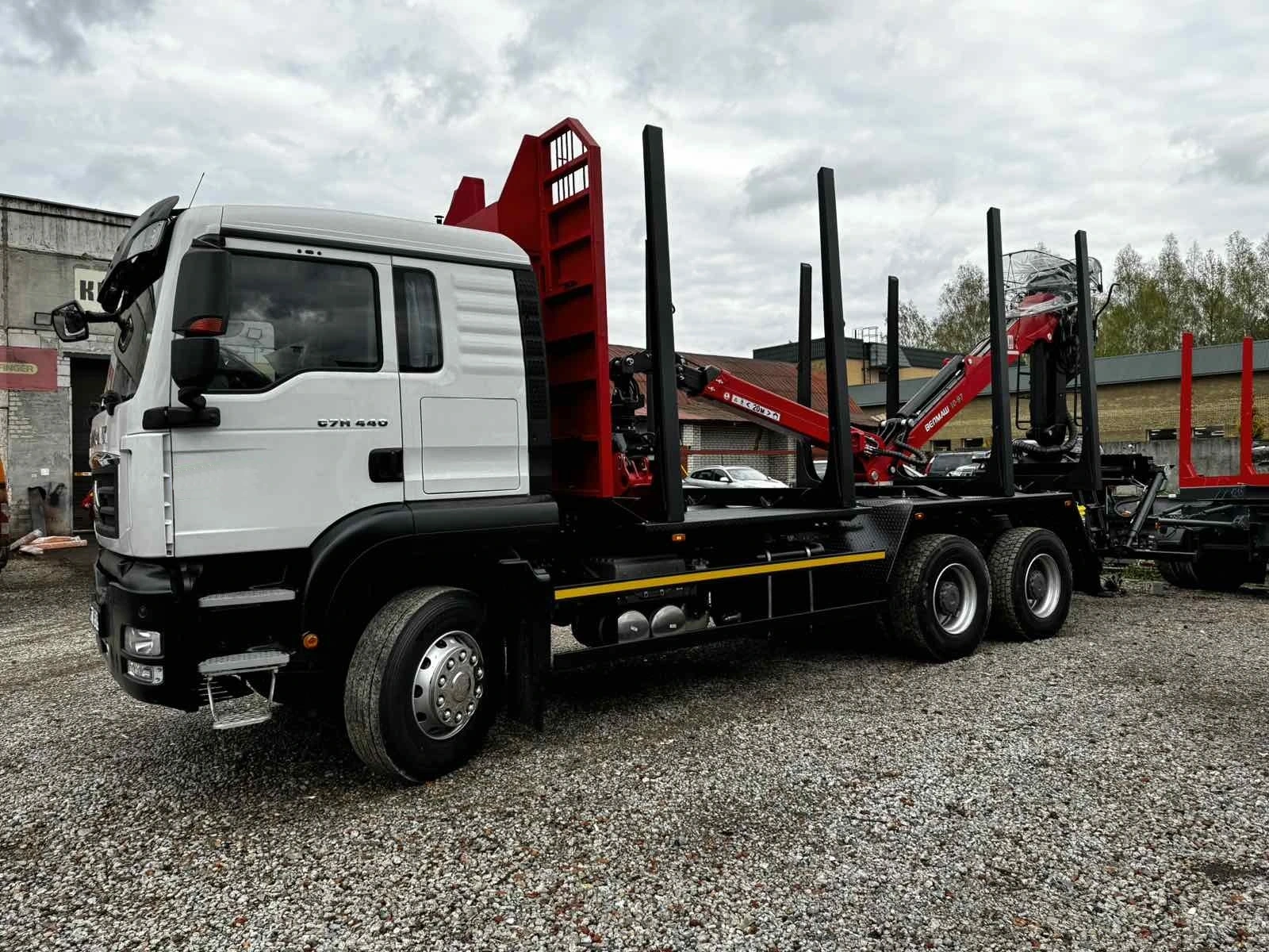 Сортиментовоз SITRAK C7H С КМУ Велмаш ВМ10-97